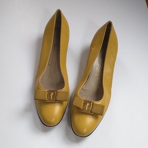 ⬇️$50 Salvatore Ferragamo yellow Vera pumps 10.5
